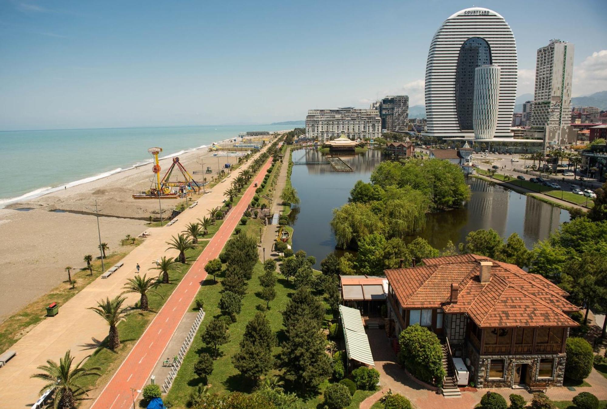 Orbit City Batumi Hotell Eksteriør bilde